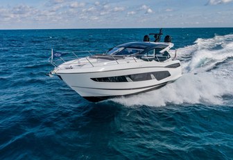 Sunseeker Predator 55 Evo underway, surrounded by sea.