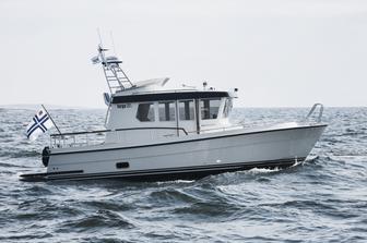 Targa 27.2 motor boat running shot, starboard side profile, moderate sea