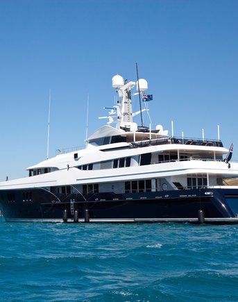 Hotel Yachts Explained: How Do They Compare With Private Yachts?