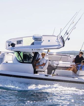 What Is a Center Console Yacht? Benefits, Use Cases, and Buying Tips