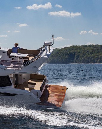 What is a Flybridge Yacht?
