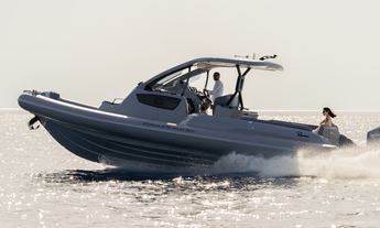 Cayman 37.0 Hard Top - 2026 Finalist