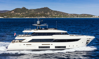 Custom Line Navetta 33 My Lara
