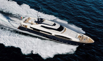 Custom Line 124' Vela 