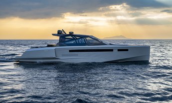 Evo Yachts R+