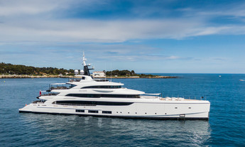 Custom Benetti Triumph