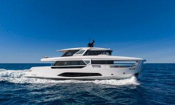 Ferretti INFYNITO 90 Tethys