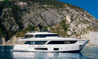 Custom Line Navetta 30  Darami