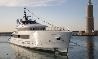 Custom Benetti Bravissima