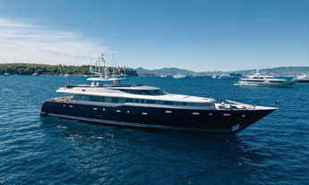 Custom Alloy Yachts Aura