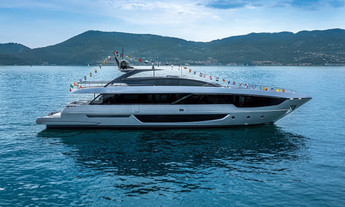 Riva 102' Corsaro Super GIO4