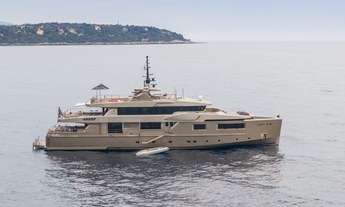 Custom Admiral Yachts Maverick