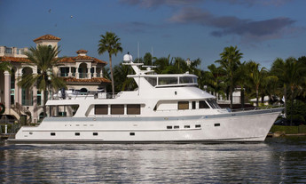 Outer Reef 860 Cockpit Motoryacht