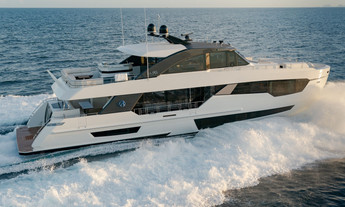 Ocean Alexander 90R Enclosed