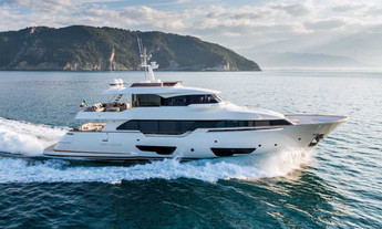 Custom Line Navetta 28