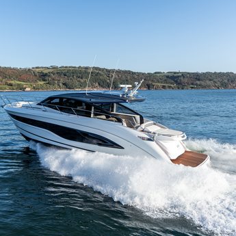 Sports Yacht vs Flybridge: What's the Difference?