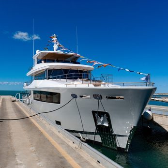 Sassa La Mare yacht exterior 2