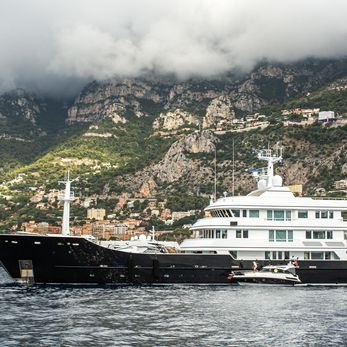 Grand Zusanina yacht exterior 4