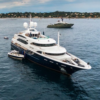 Andiamo yacht exterior 2