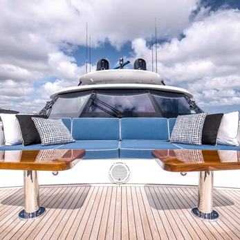 Lion's Den yacht exterior 4