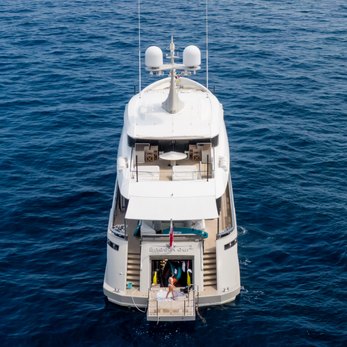 Endeavour 2 yacht exterior 4