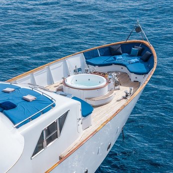 Ava yacht exterior 2