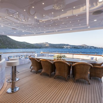 Vellmari yacht exterior 4