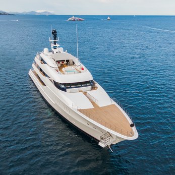 Anshin yacht exterior 4
