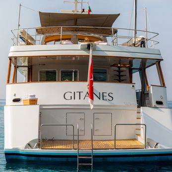 Gitanes yacht exterior 5