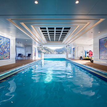 Queen Miri yacht interior 3