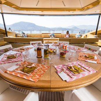 Khalilah yacht interior 3