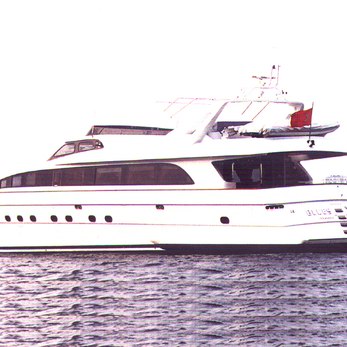 Blues yacht exterior 4