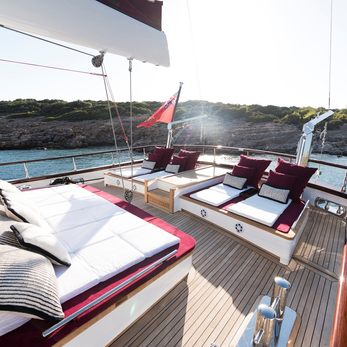 That's Amore yacht exterior 3