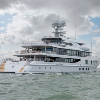 Synthesis yacht exterior 4