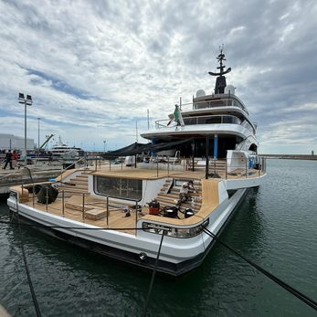 Lady Estey yacht exterior 5
