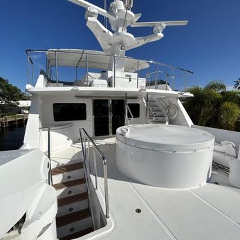 Glen Ellen yacht exterior 3
