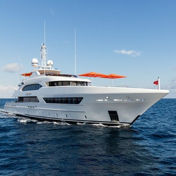 Artisa yacht exterior 3