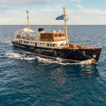 Taransay yacht exterior 5