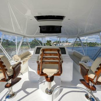 Lamplighter yacht exterior 2