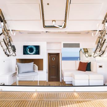 Amphib yacht interior 4
