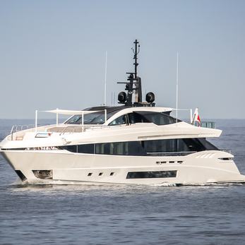 MA yacht exterior 3