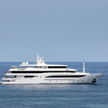 Tacanuyaso M S yacht exterior 3