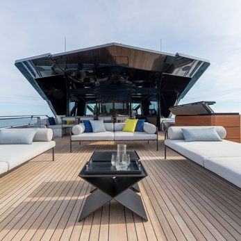 Hard 8 yacht exterior 4