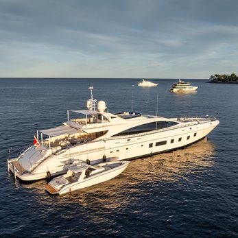 V yacht exterior 5