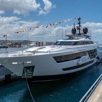 Gerry's Ferry yacht exterior 2