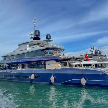 Queen Yaz yacht exterior 5