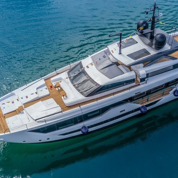 Campari yacht exterior 2