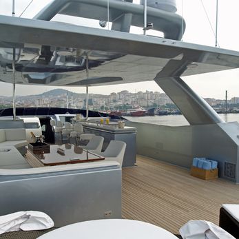 Santorini yacht exterior 3