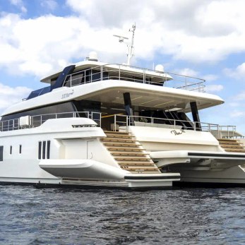 Thea VI yacht exterior 5