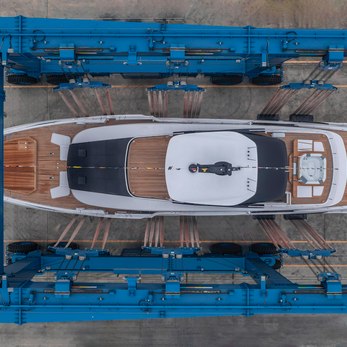 Leon yacht exterior 4